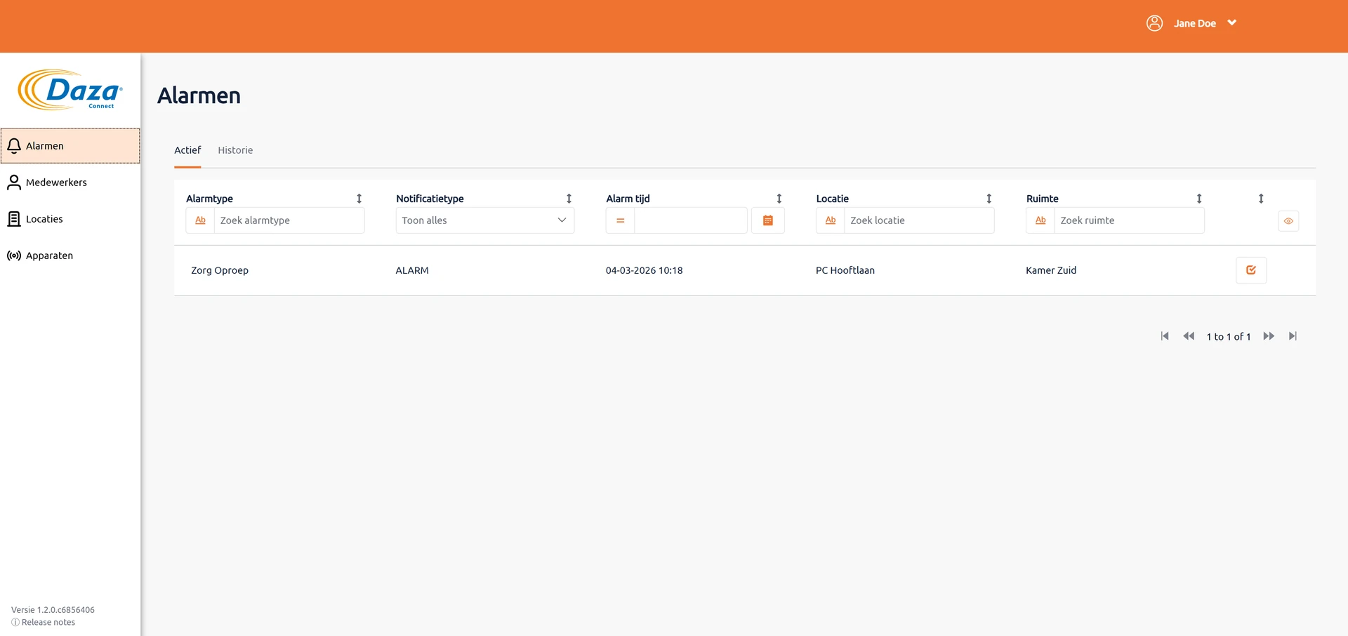 Daza Connect-webportaal: centraal alarmoverzicht met filters op type en locatie